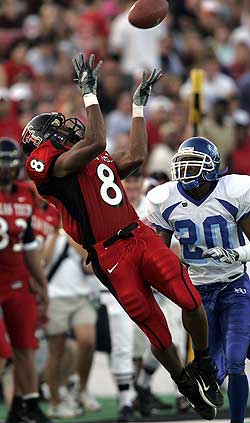 Joel Filani catching a pass against Indiana State University 2005